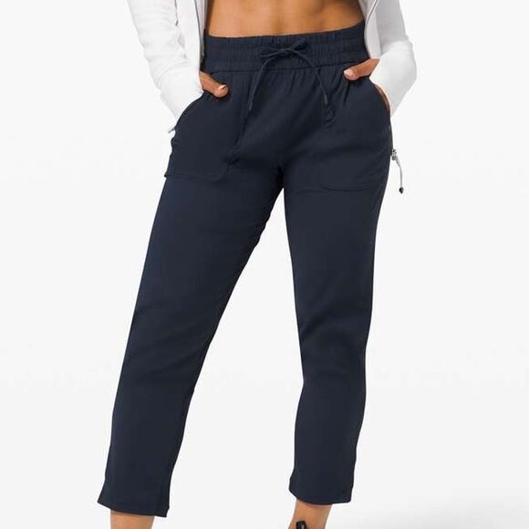 Lululemon Beyond the Studio Crop True Navy Women's Size 14 Excellent Condition - Picture 1 of 10